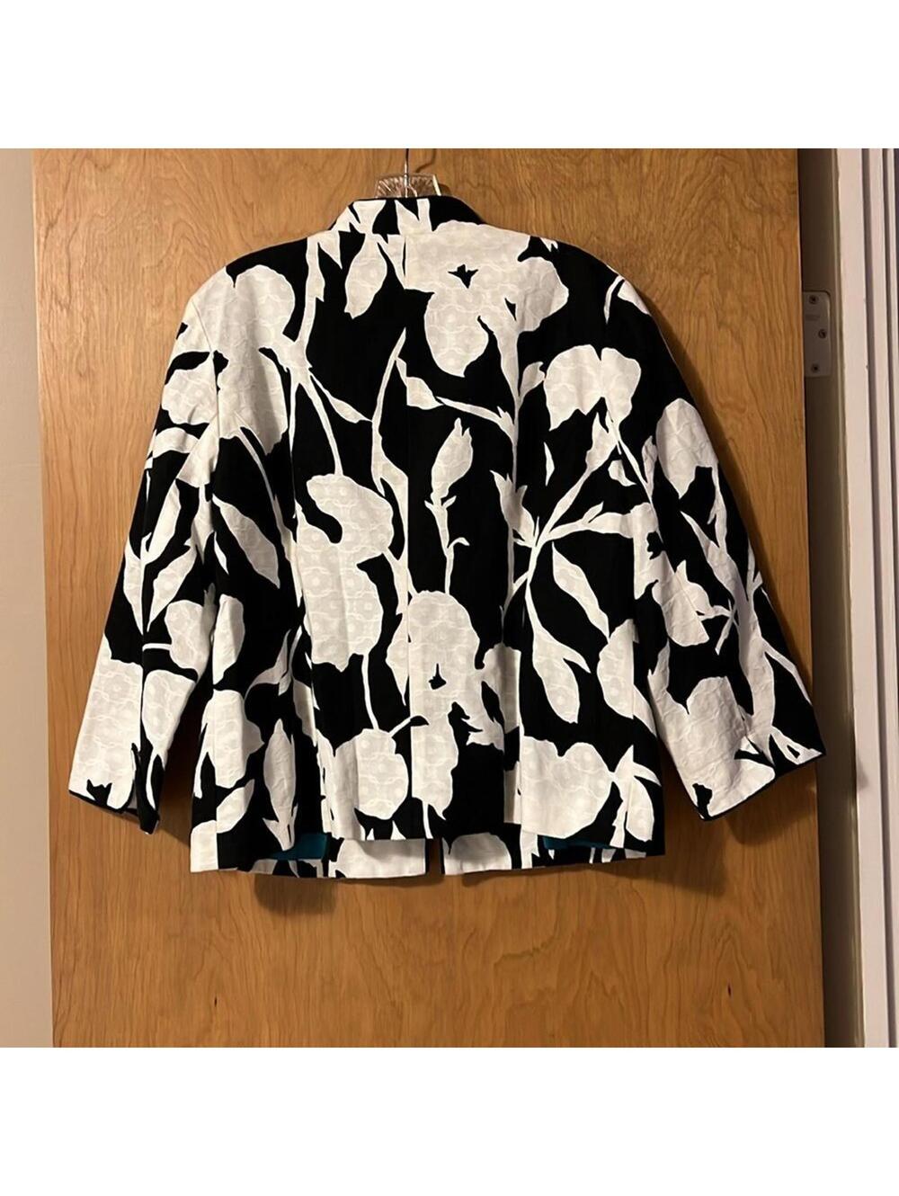 Chico's Textured Print Open Front Jacket 3/4 Sleeve Size 2 (12/14) - Picture 2 of 8